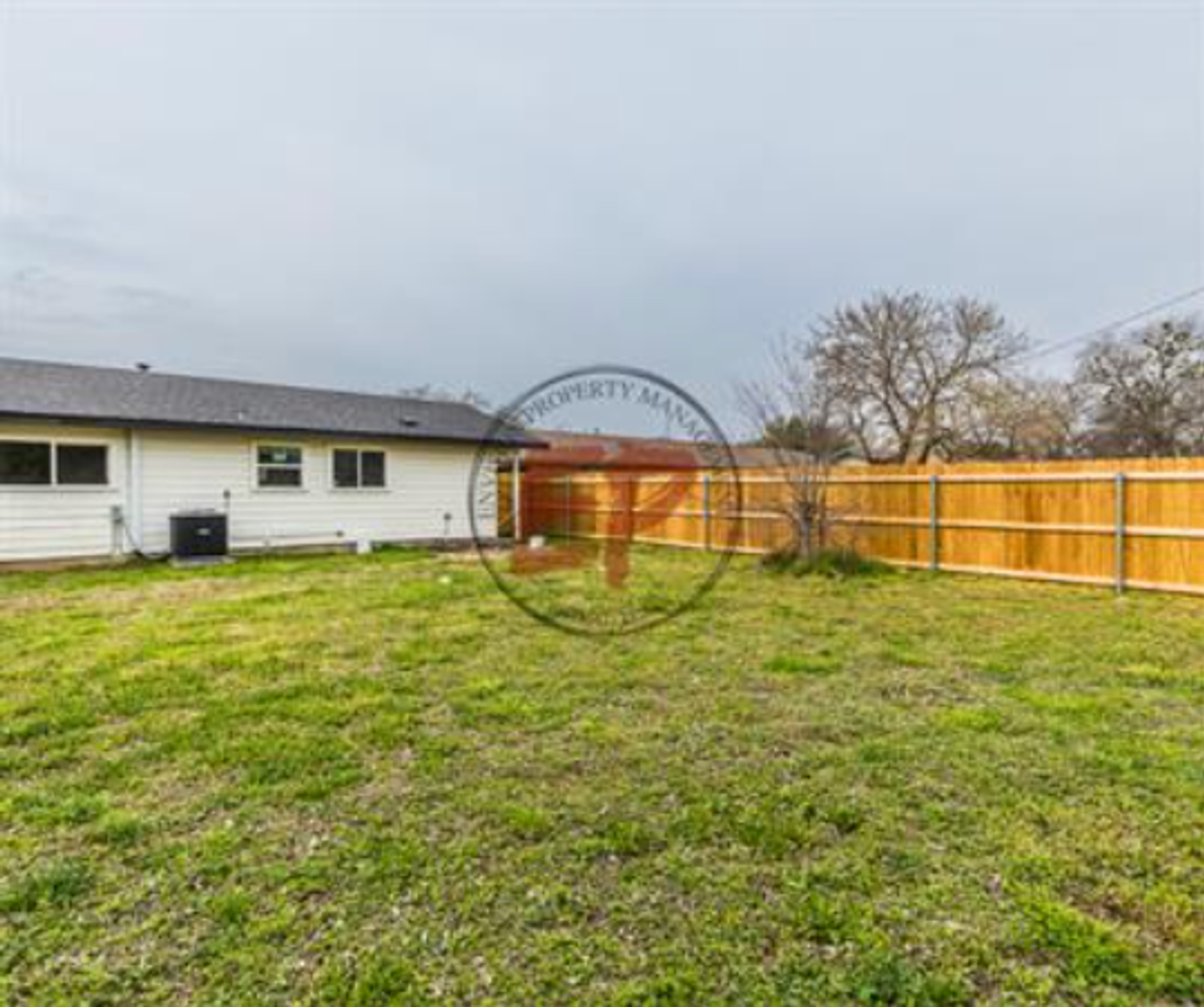 107 Shirley Dr - Photo 2 of 8