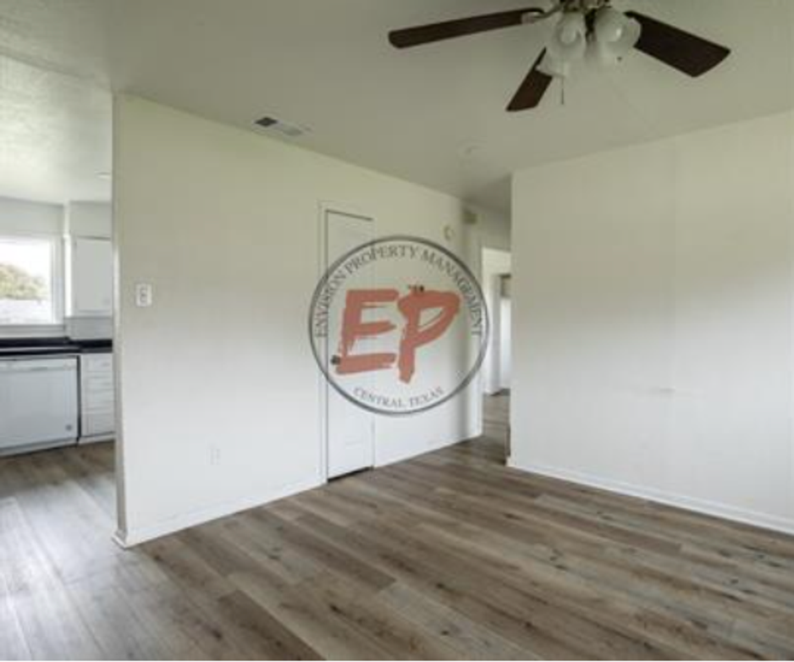 107 Shirley Dr - Photo 3 of 8
