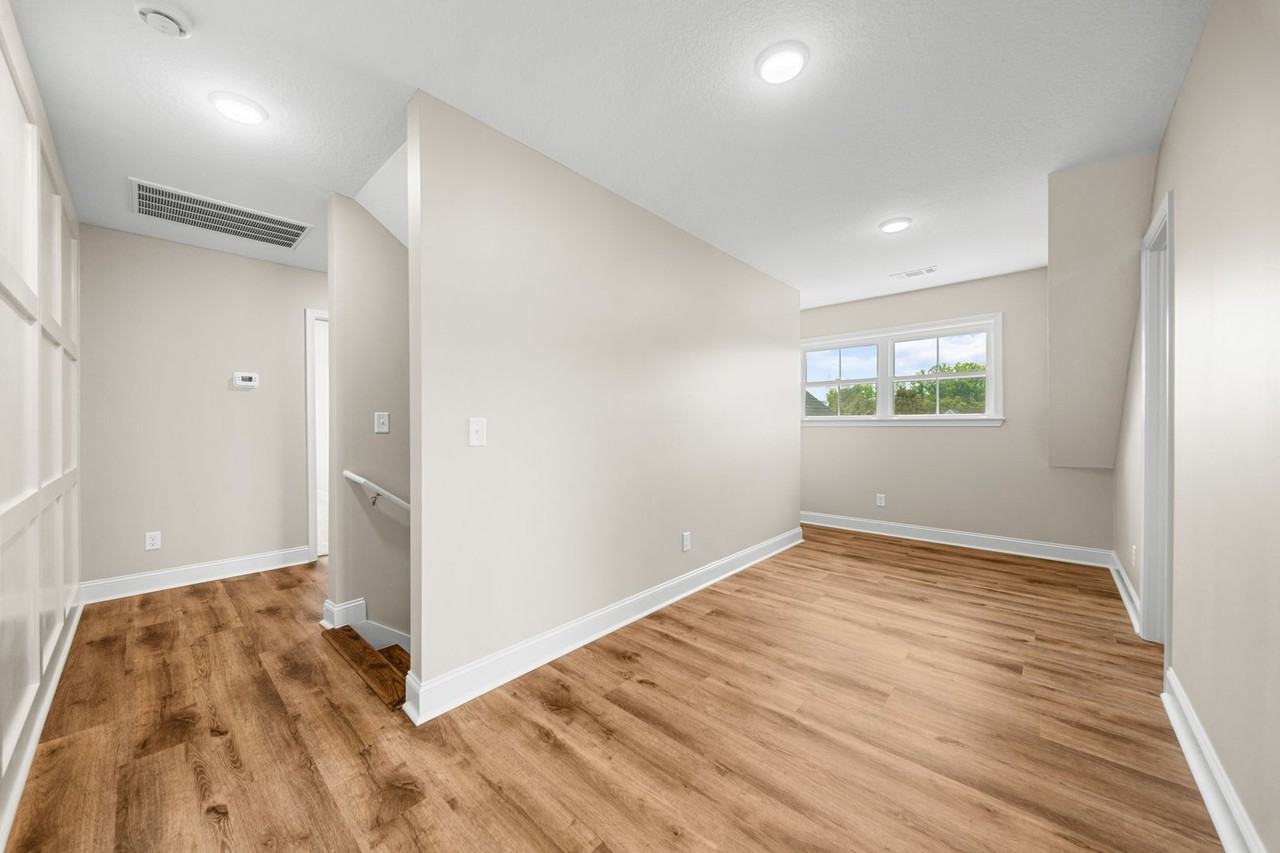 7 Honeysuckle Dr - Photo 7 of 36