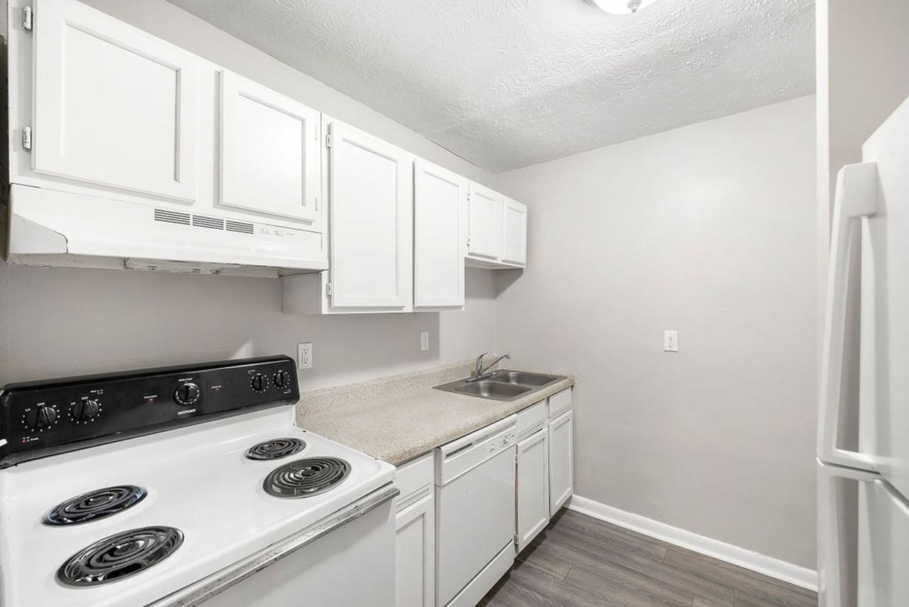 Bradford Gwinnett Apartments & Townhomes - Photo 6 of 50