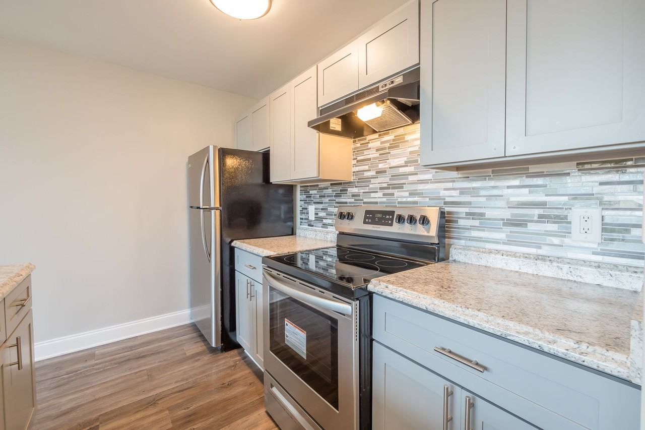 1093 West Ave SW - Photo 3 of 50