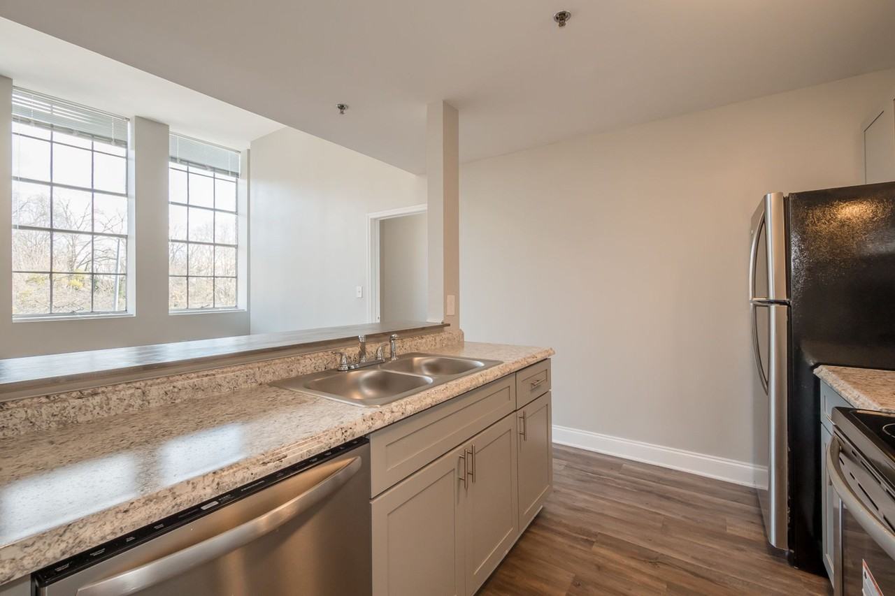 1093 West Ave SW - Photo 4 of 50