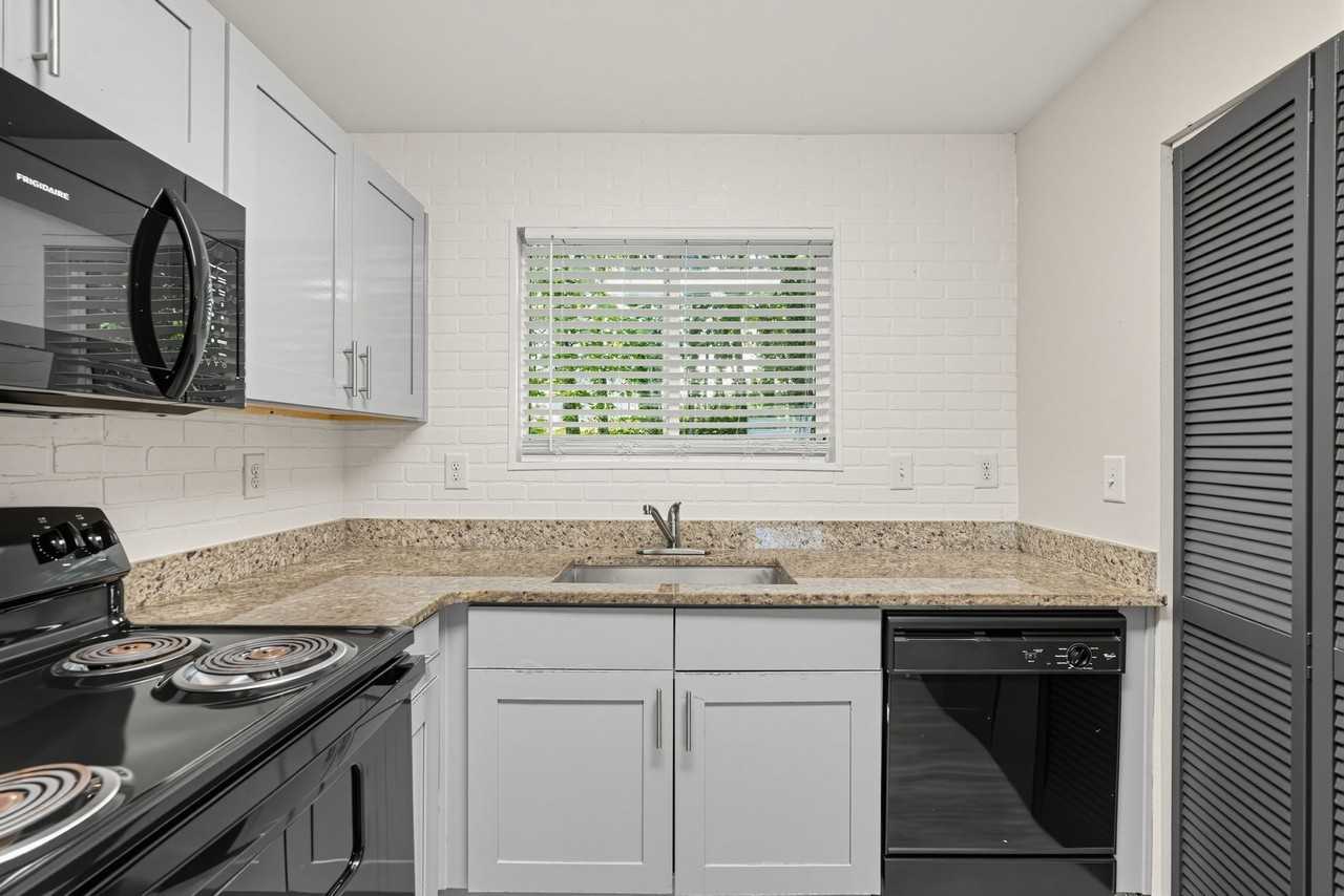 Eastside Crossing Apartments - Photo 3 of 39