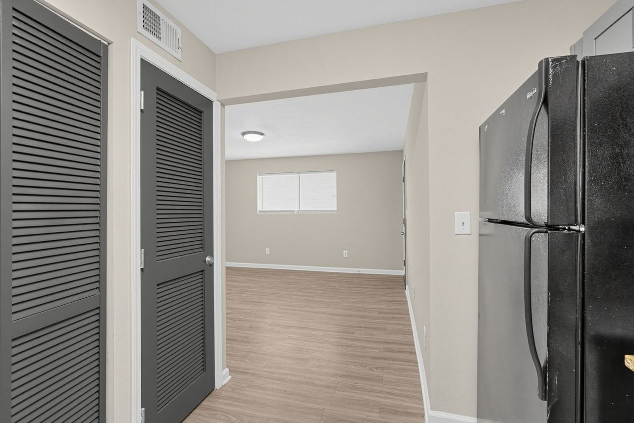 Eastside Crossing Apartments - Photo 4 of 39