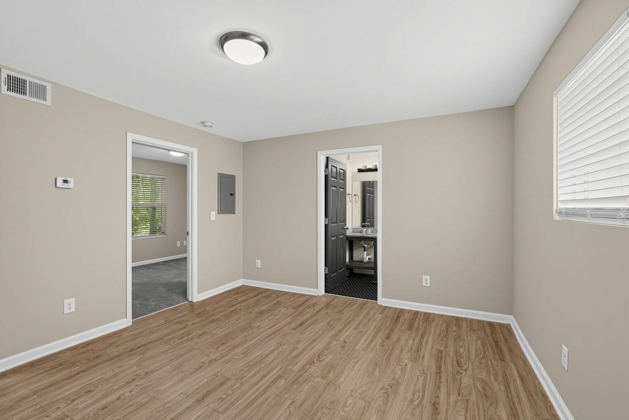 Eastside Crossing Apartments - Photo 6 of 39
