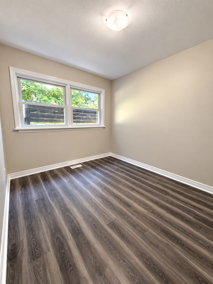 17 Laverne Ave - Photo 4 of 20