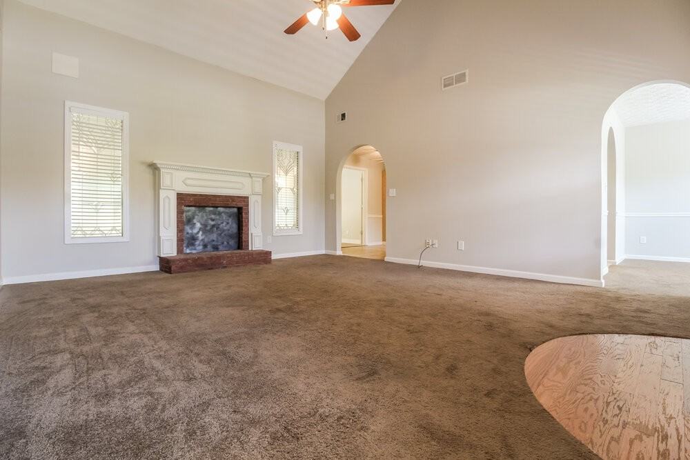 301 Greenleaf Ct - Photo 3 of 25