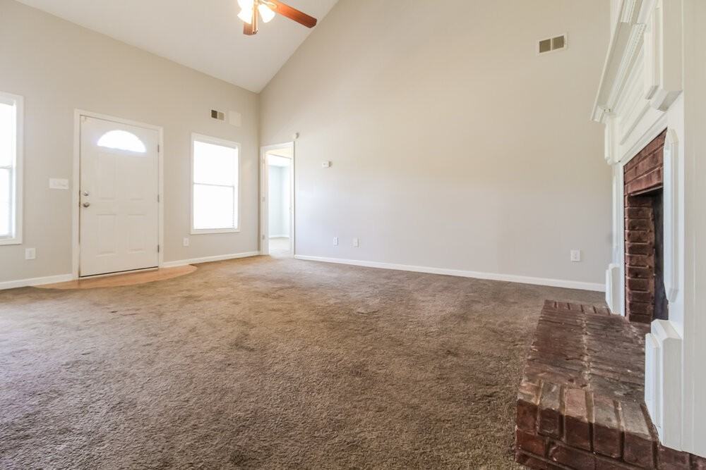 301 Greenleaf Ct - Photo 4 of 25