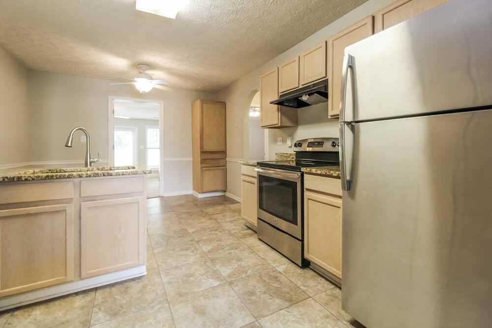 301 Greenleaf Ct - Photo 7 of 25