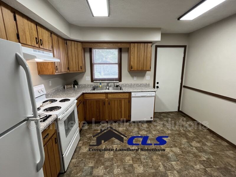 4272 S Avery St - Photo 6 of 13