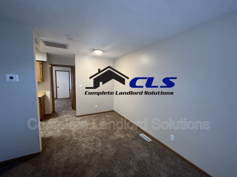 1773 E Morgan Dr - Photo 4 of 12