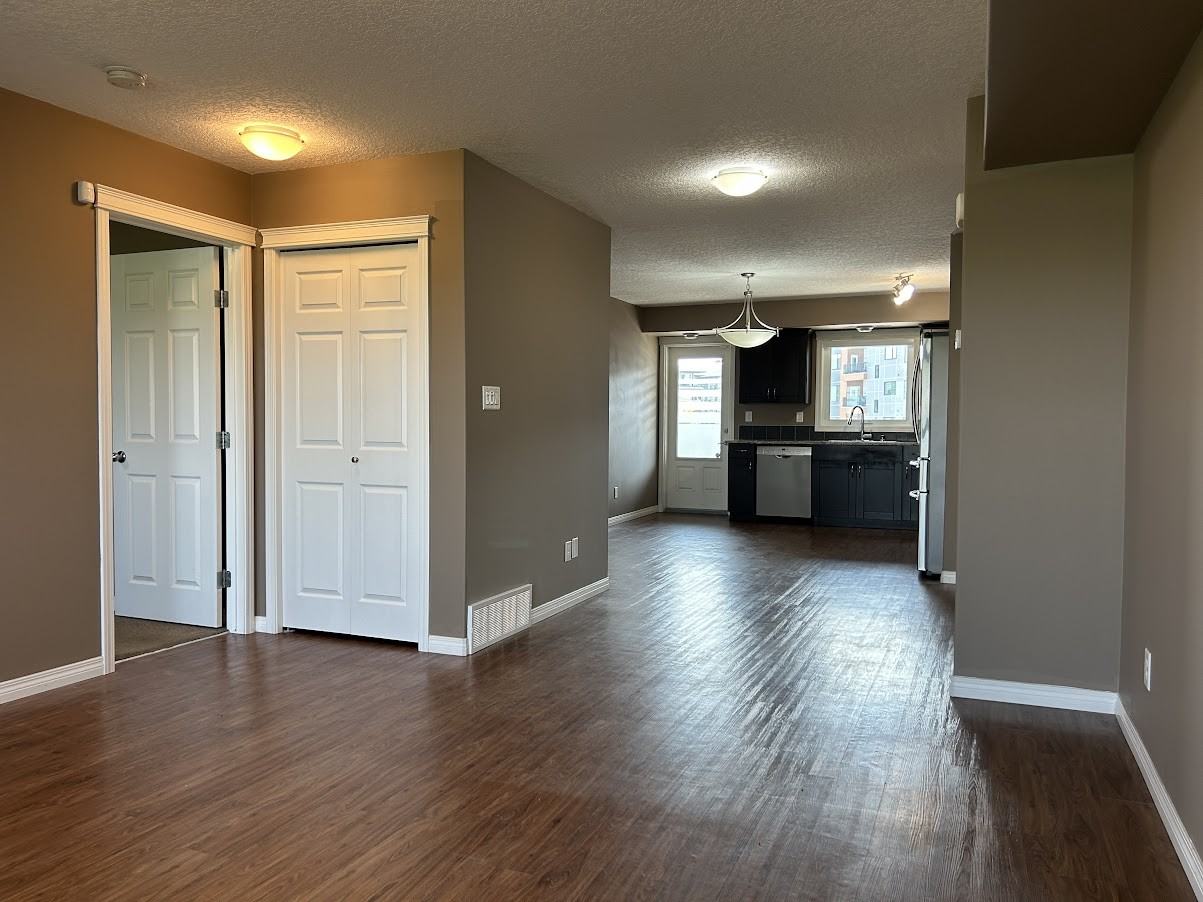 125 Willis Crescent 324 - Photo 4 of 16