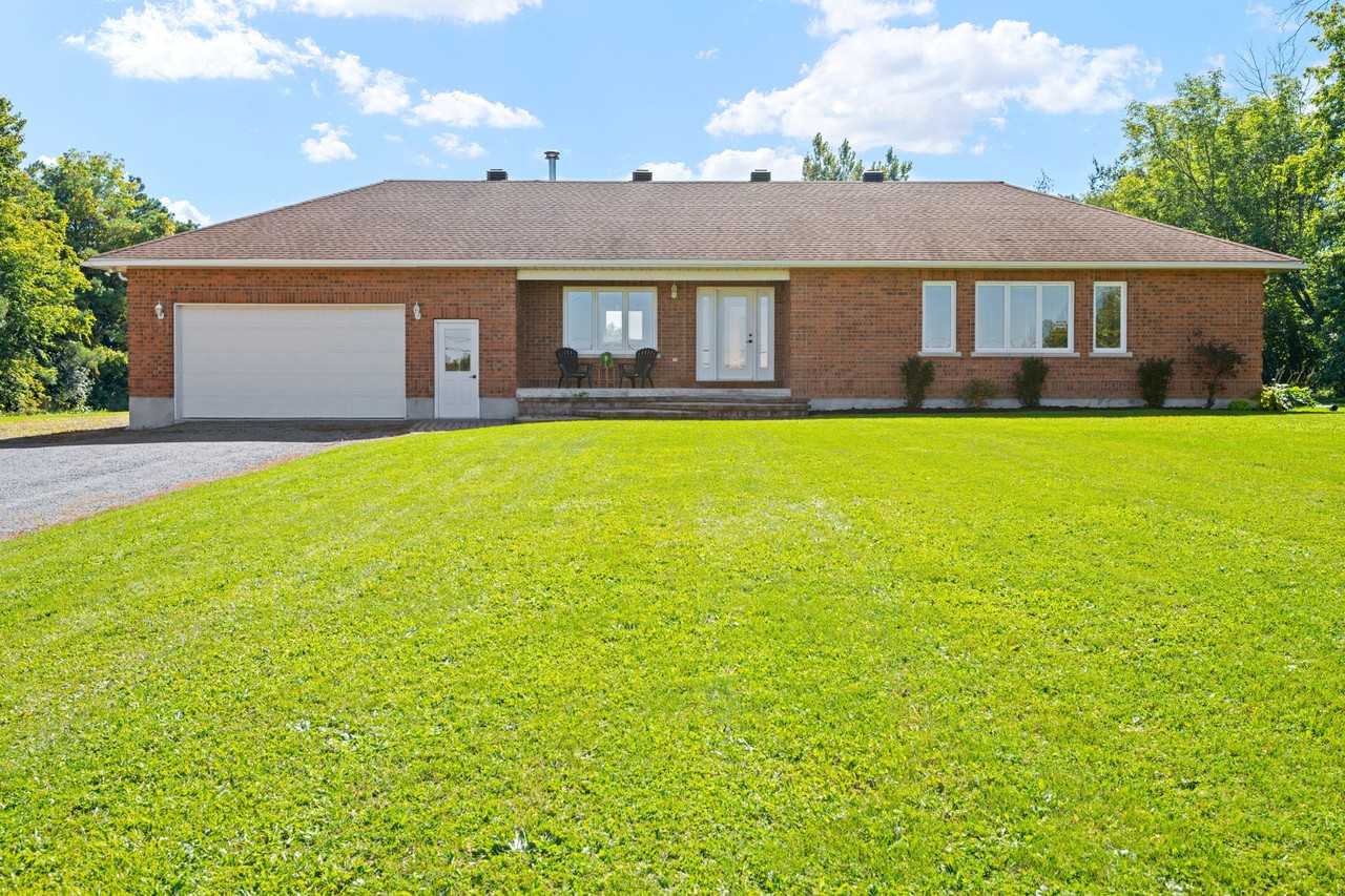 2572 Roger Stevens Dr - Photo 2 of 50