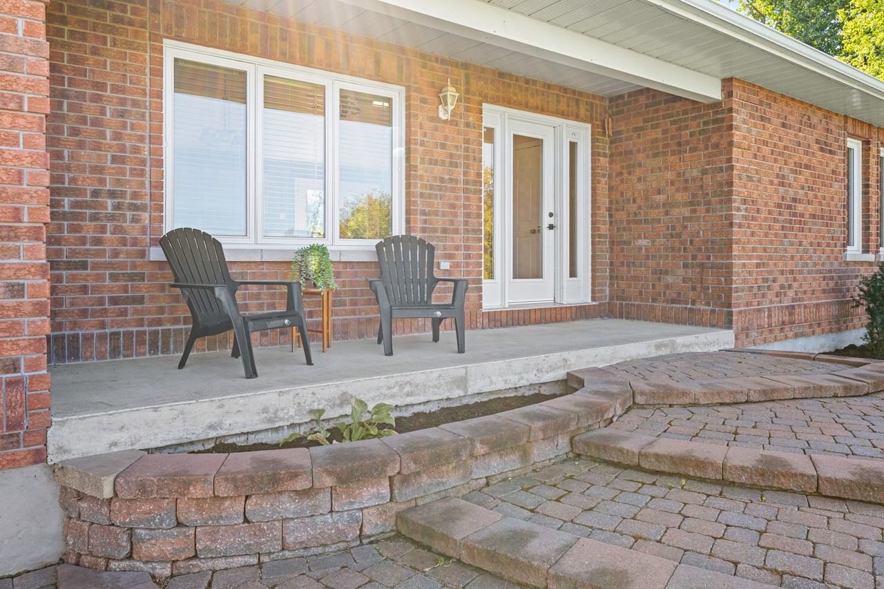 2572 Roger Stevens Dr - Photo 4 of 50