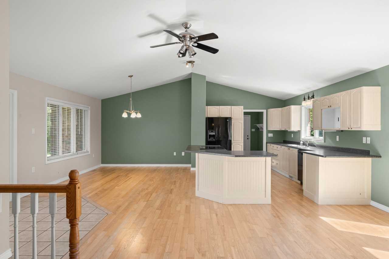 2572 Roger Stevens Dr - Photo 7 of 50