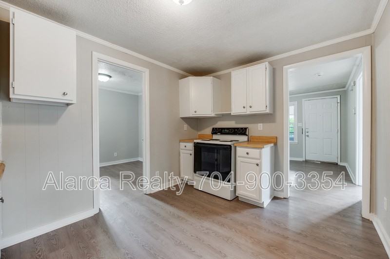 9333 Kendall Dr - Photo 2 of 20