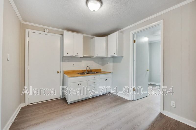 9333 Kendall Dr - Photo 3 of 20