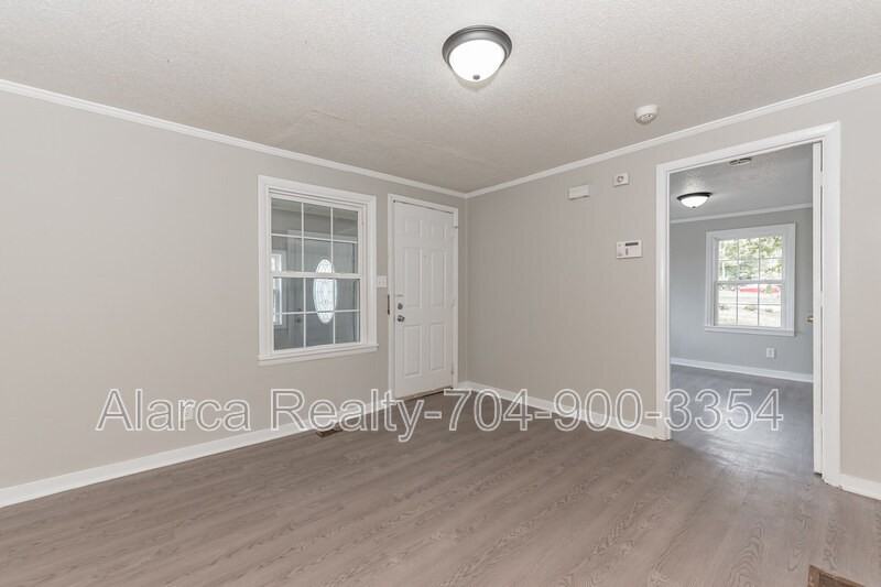 9333 Kendall Dr - Photo 4 of 20