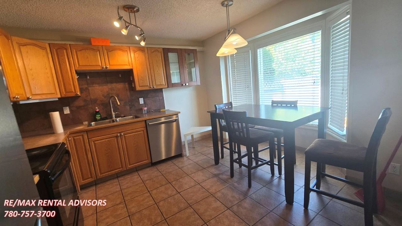 14119 23 St Nw - Photo 3 of 28