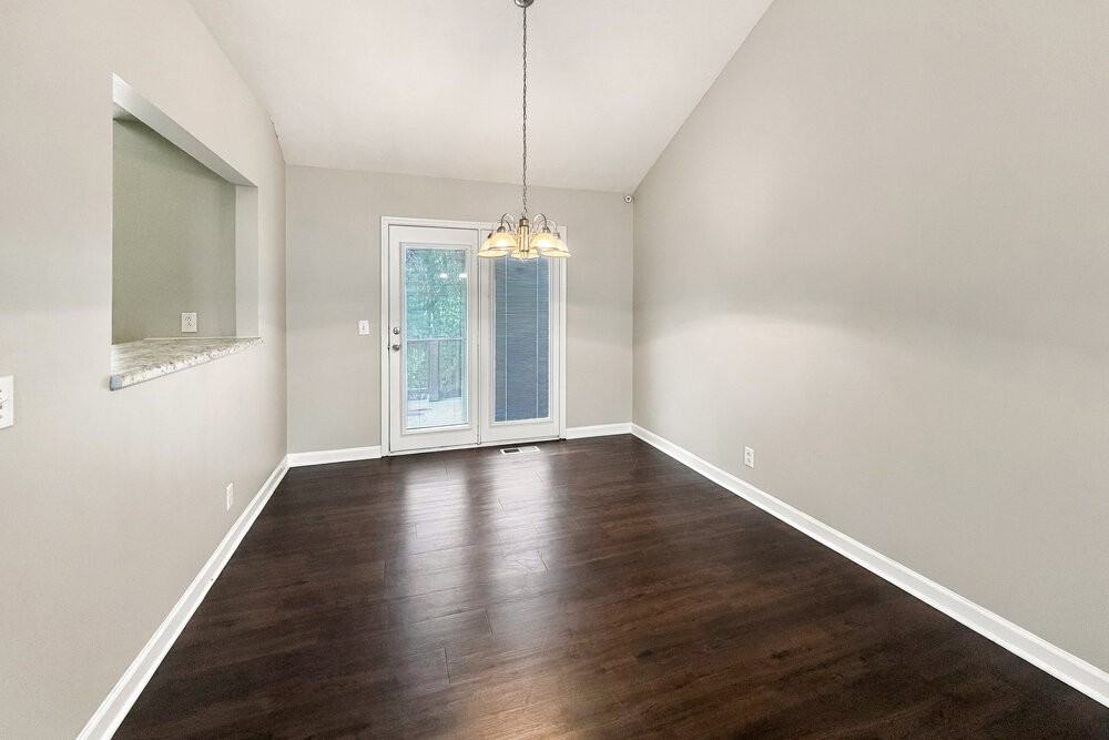 3261 Clapham Rd - Photo 5 of 19