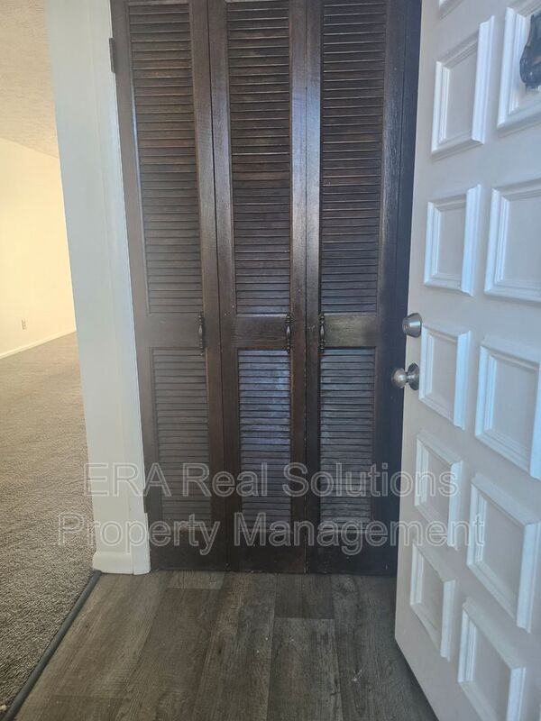 1910 Bairsford Dr - Photo 4 of 37