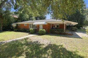 featured image of 2133 Wappoo Dr
