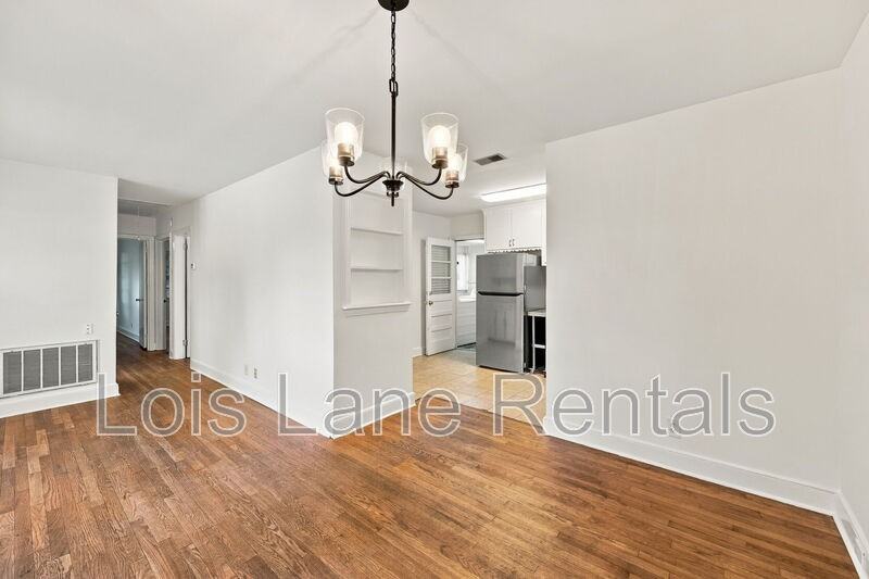 2133 Wappoo Dr - Photo 4 of 25