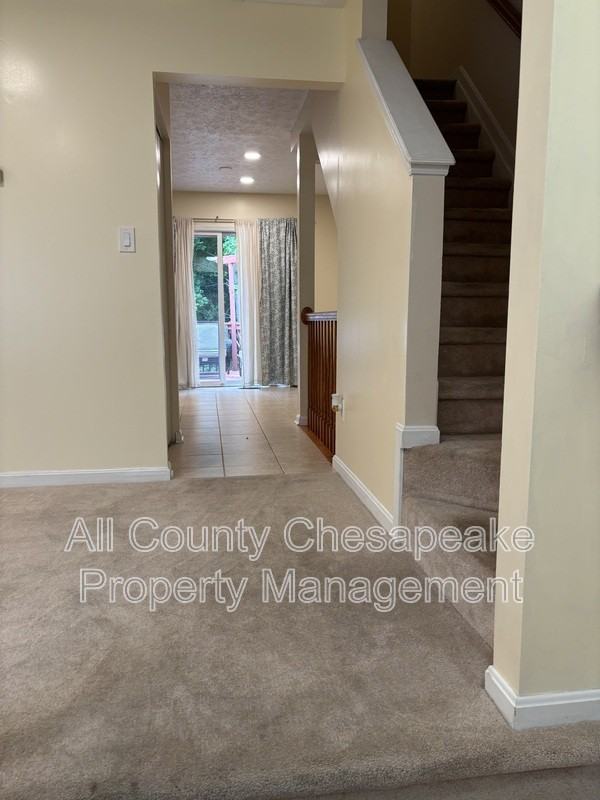 524 Harbour Ct - Photo 2 of 16
