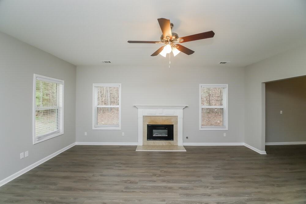 121 Holbrook Dr - Photo 5 of 17