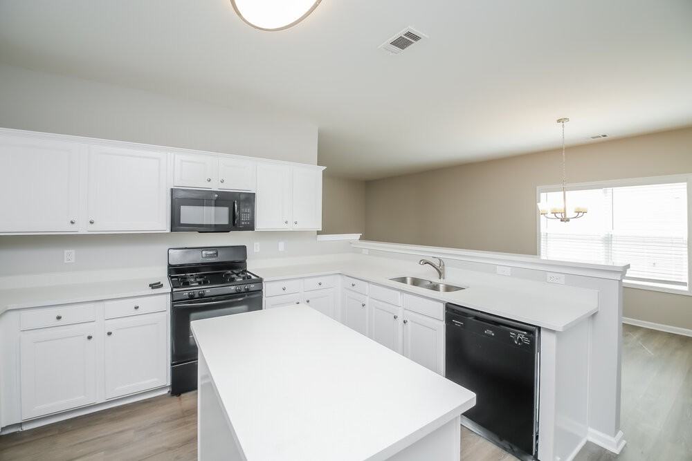 121 Holbrook Dr - Photo 6 of 17