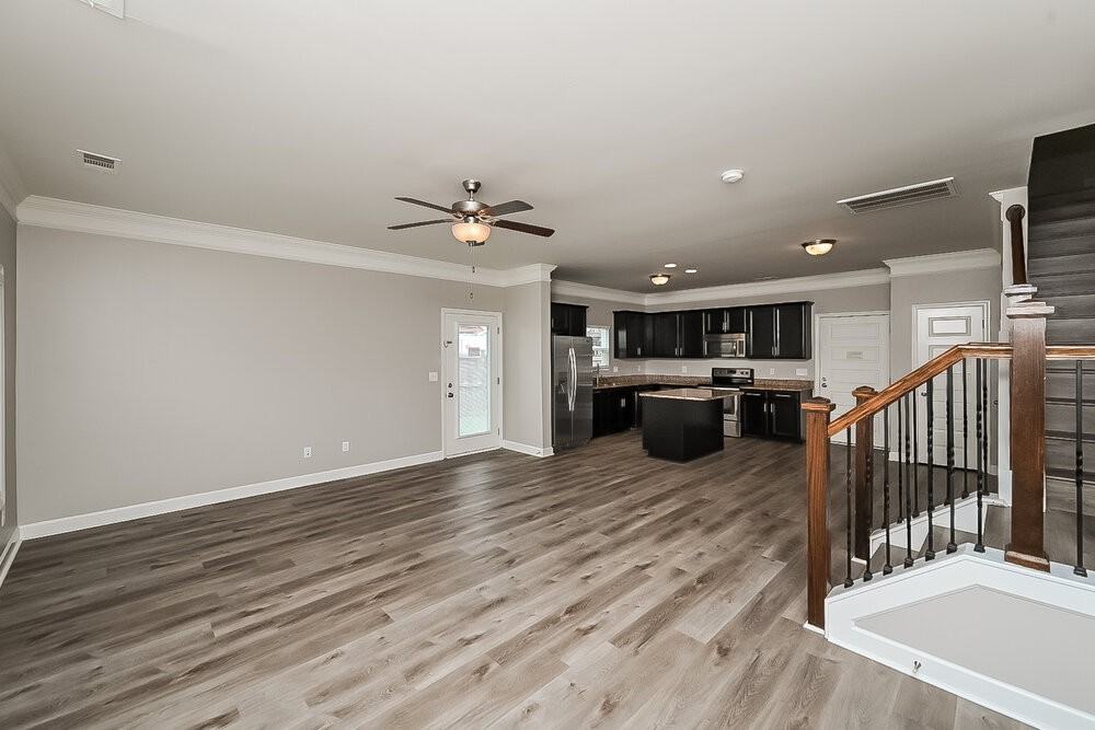 1921 Wild Oaks Ct - Photo 4 of 17