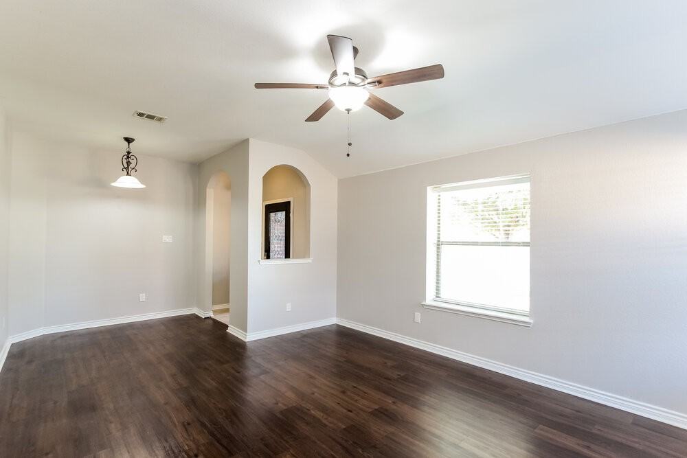 1628 Emily Ln - Photo 5 of 16