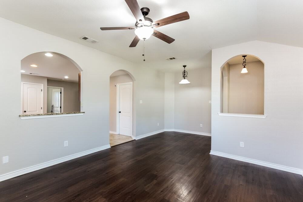 1628 Emily Ln - Photo 6 of 16