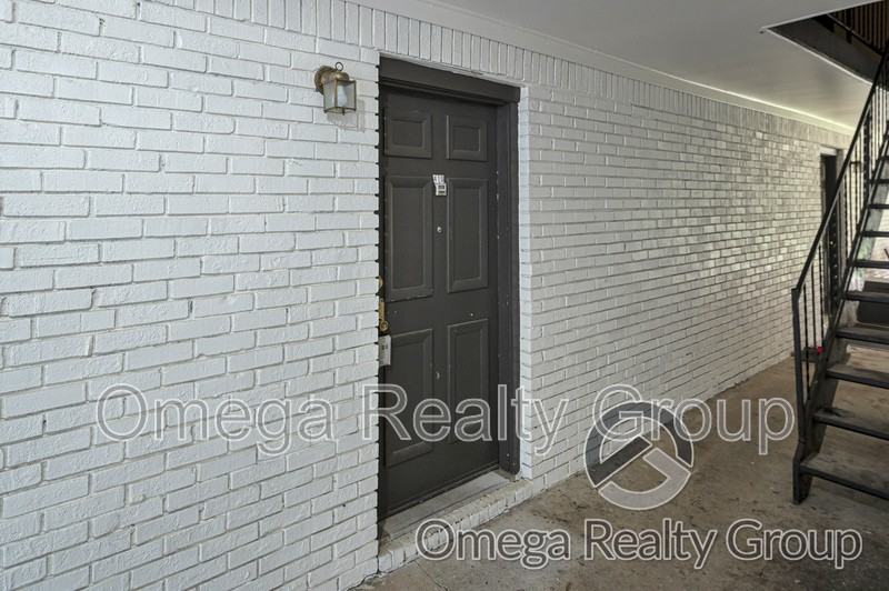 425 Oakwood Ave #410 - Photo 4 of 20