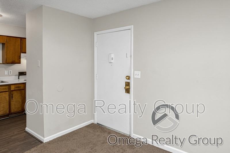 425 Oakwood Ave #410 - Photo 5 of 20