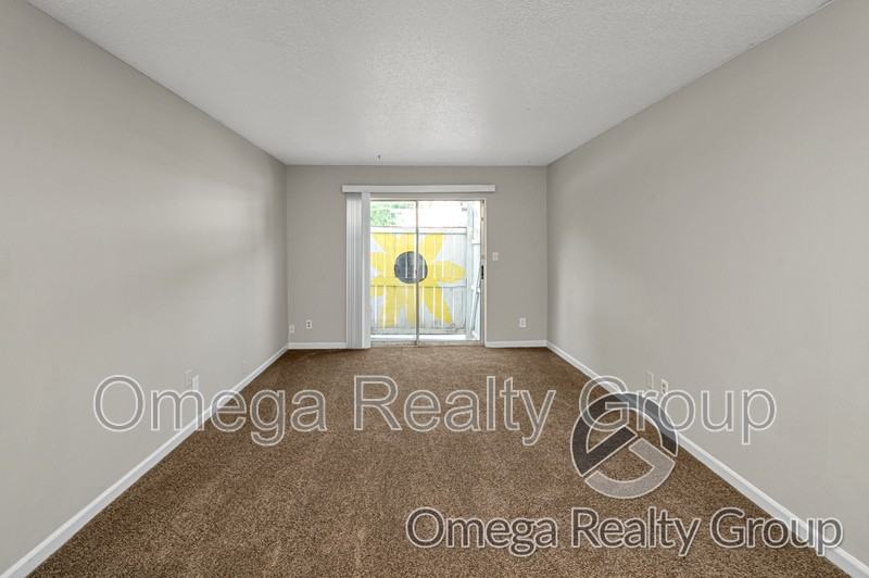 425 Oakwood Ave #410 - Photo 7 of 20