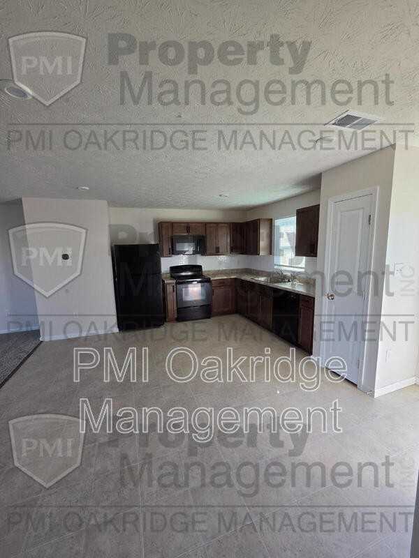 1311 Castle Ct - Photo 4 of 18