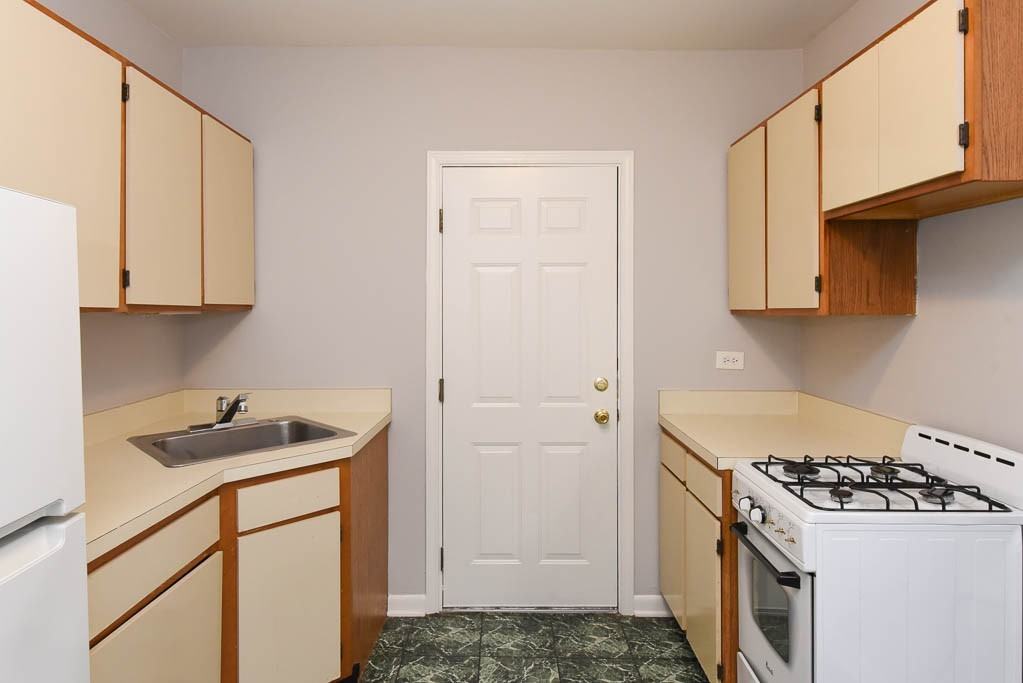 5744 N Winthrop Ave #205 - Photo 2 of 14