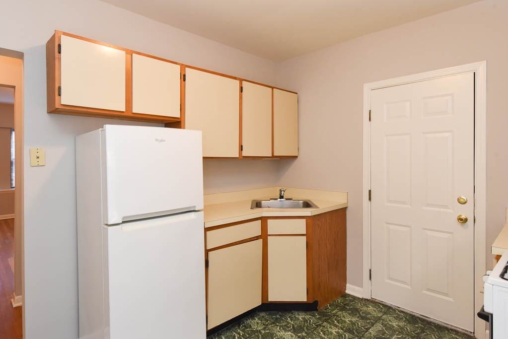5744 N Winthrop Ave #205 - Photo 3 of 14