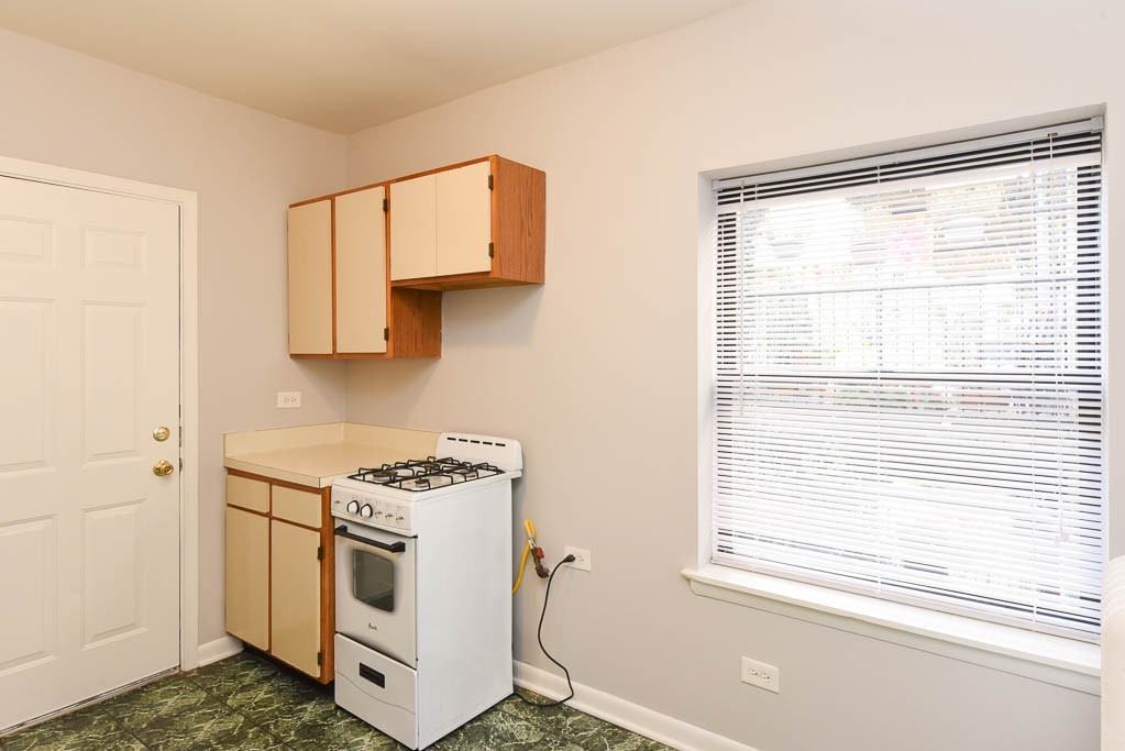 5744 N Winthrop Ave #205 - Photo 4 of 14