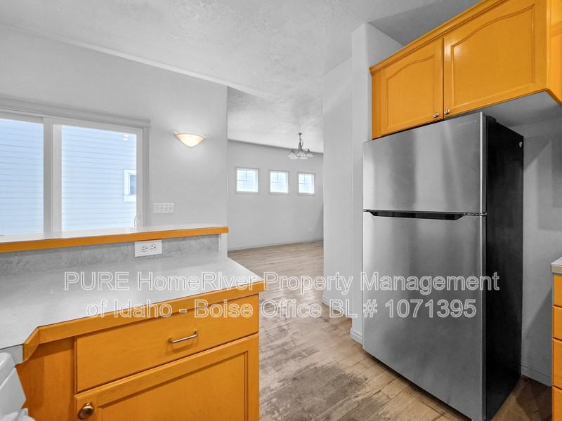 419 W Hale St - Photo 7 of 19