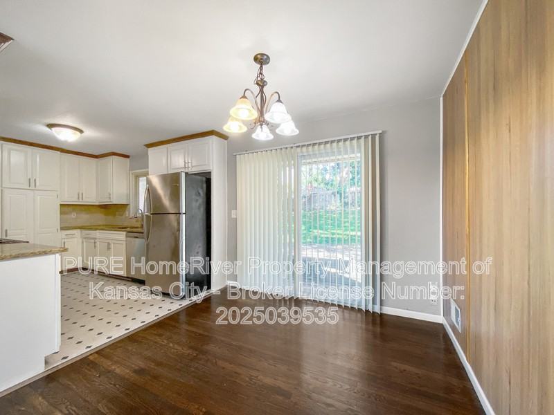 418 Ne 55th St - Photo 5 of 21