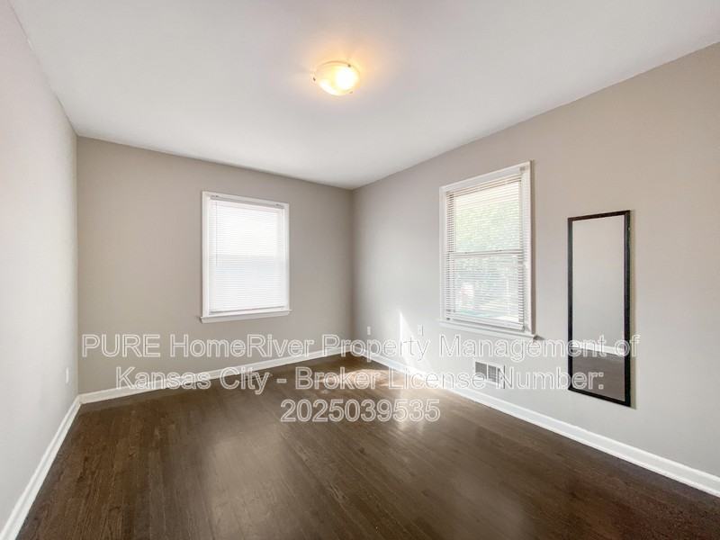 418 Ne 55th St - Photo 6 of 21