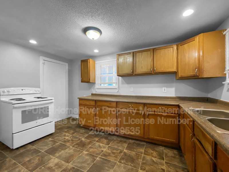 4533 Wabash Ave - Photo 2 of 22