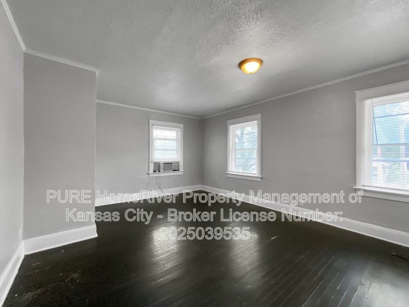 4533 Wabash Ave - Photo 3 of 22