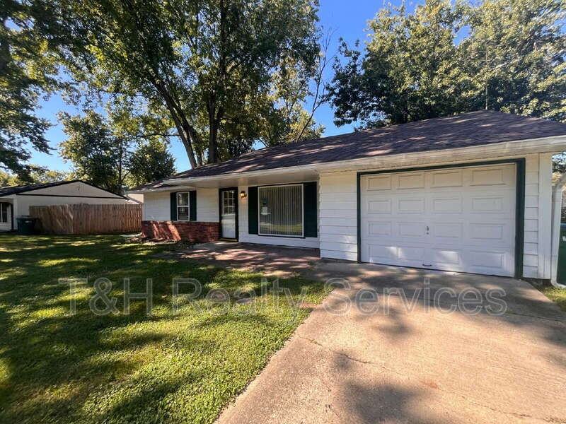 1112 Walton Dr - Photo 4 of 24