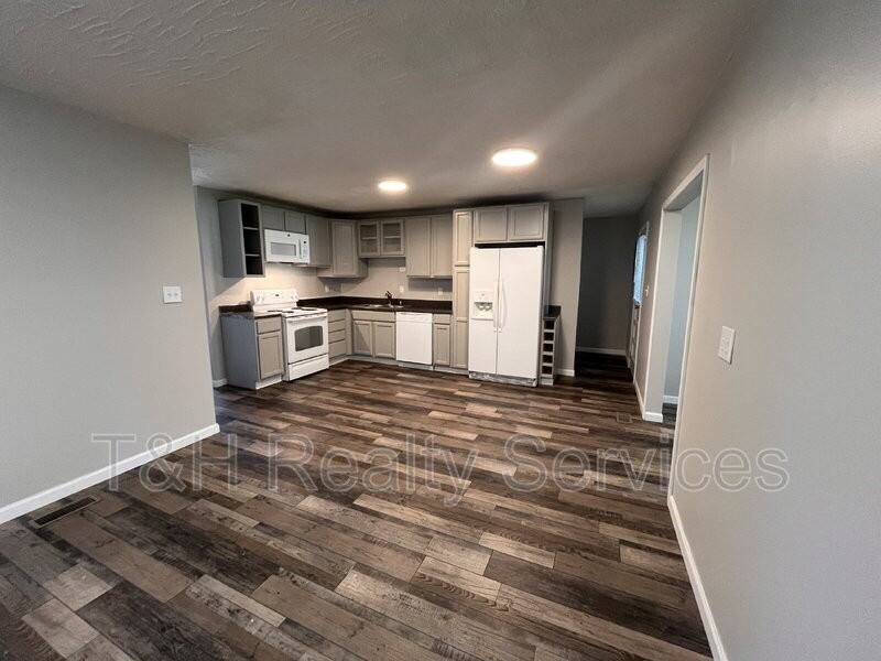 1112 Walton Dr - Photo 6 of 24