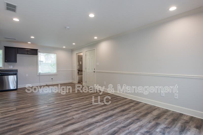 455 Bolton Rd Nw - Photo 2 of 19