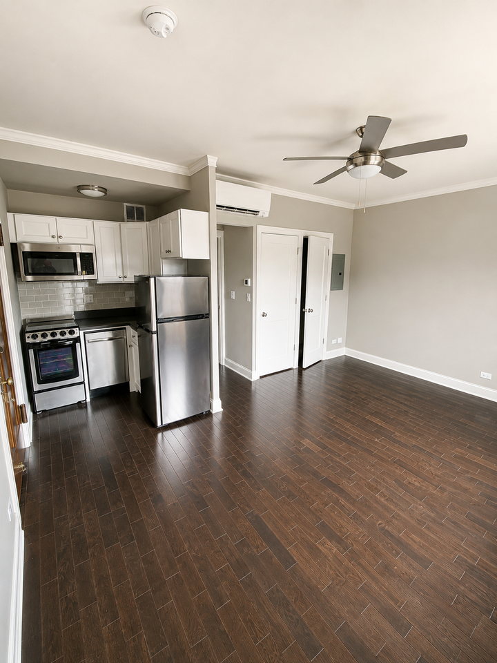 W Wrightwood Ave & N Clark St - Photo 2 of 10