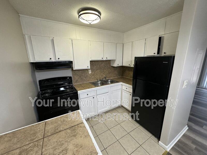 2711 Fairlee Dr #A4 - Photo 4 of 14